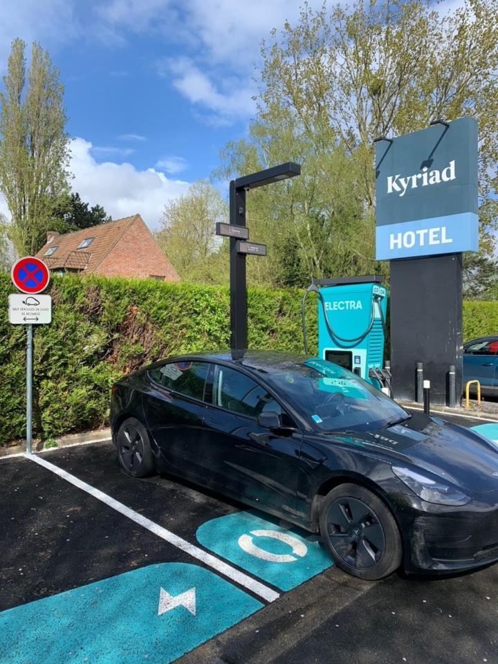 Kyriad Lille - Mons En Baroeul Exteriör bild